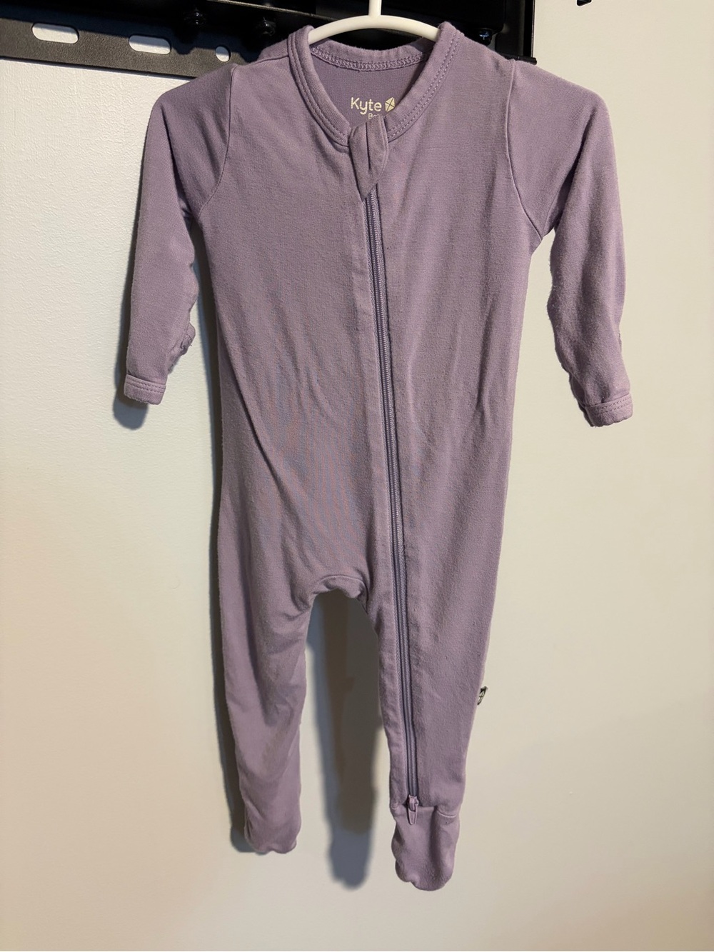 Kyte baby zippered footie in TARO